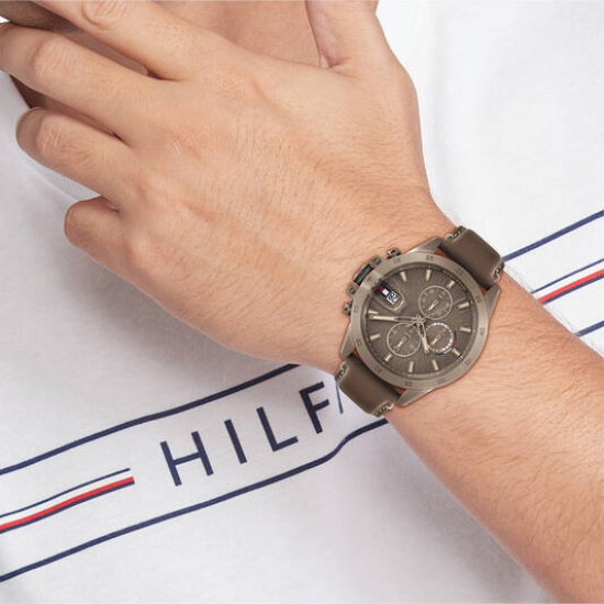 Tommy Hilfiger heren horloge Jameson kakhi band en champagne  kakhikast - 2010703