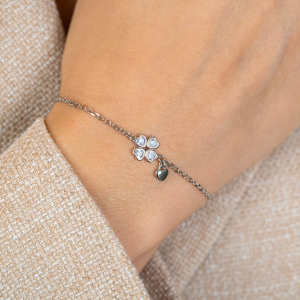 ZINZI zilver armbandje verbonden met een klavertje vier met zirconia's - 2011440
